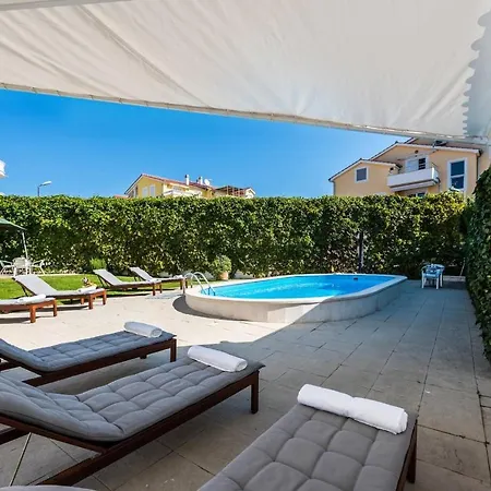 Arausa With Pool Viii Appartement Vodice